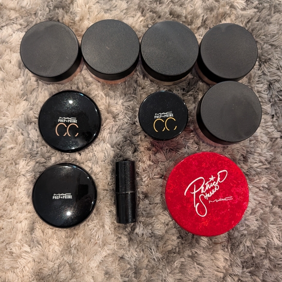 Compact Powder Makeup Set - Picture 3 of 3